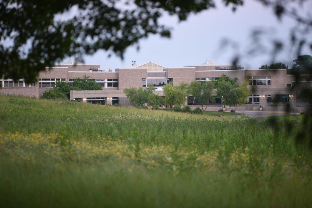 Oak Ridge Hotel Chaska Exterior photo