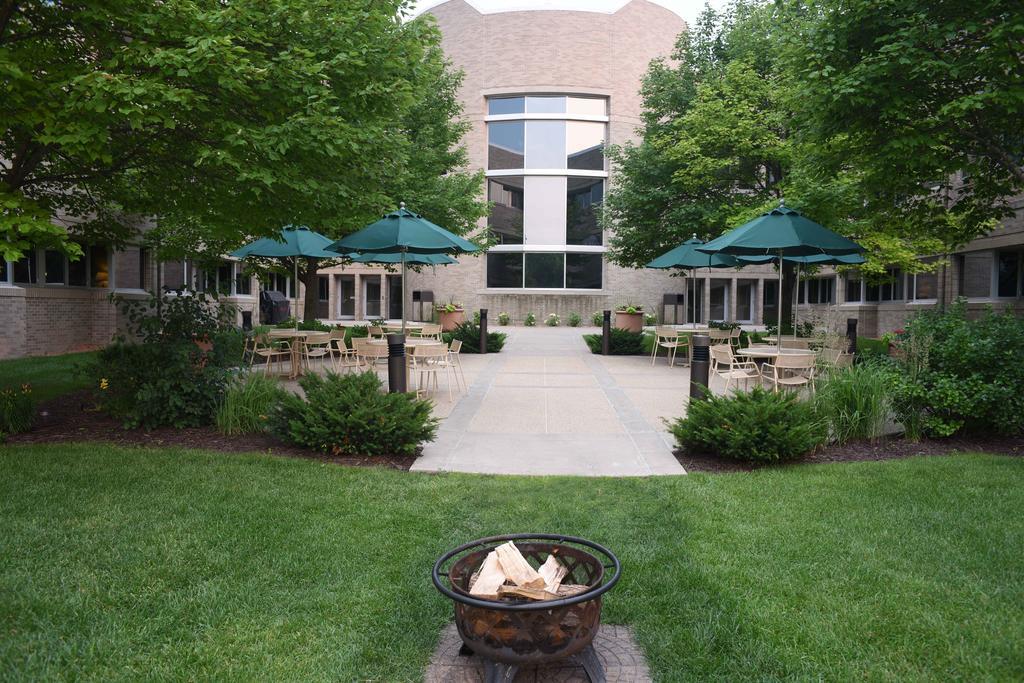 Oak Ridge Hotel Chaska Exterior photo