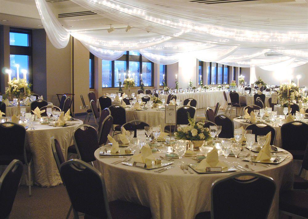 Oak Ridge Hotel Chaska Exterior photo
