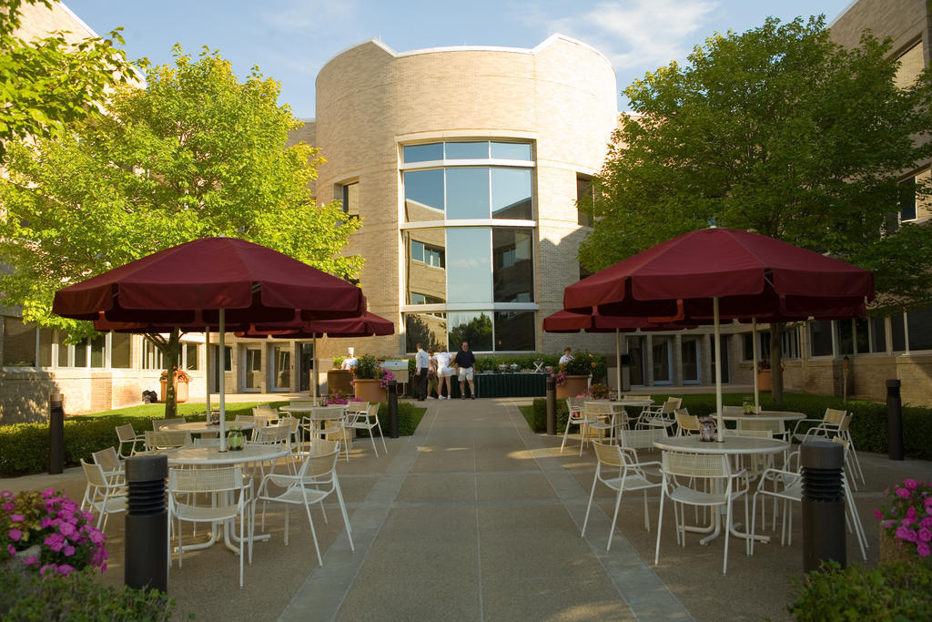 Oak Ridge Hotel Chaska Exterior photo
