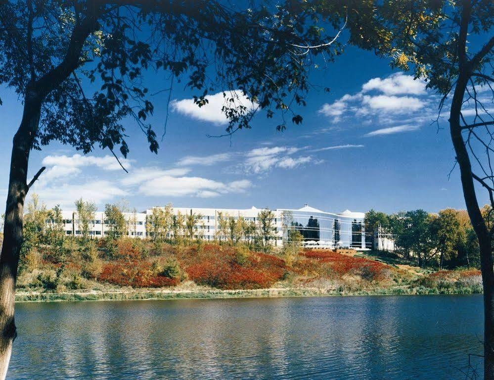 Oak Ridge Hotel Chaska Exterior photo
